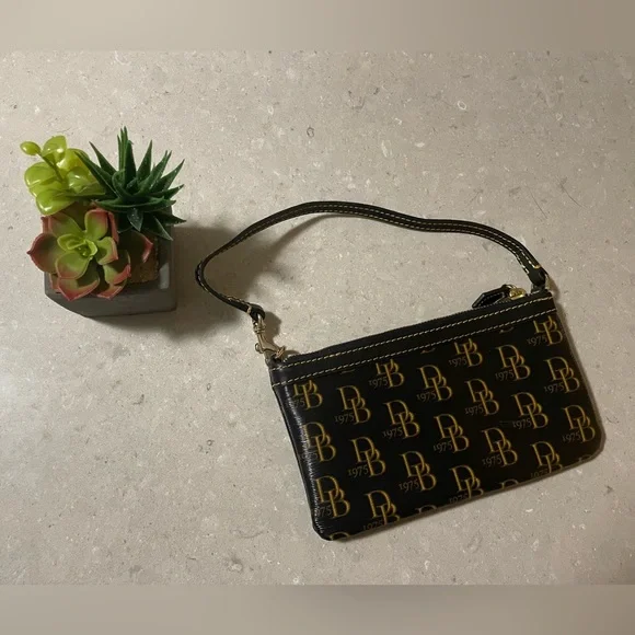 Dooney & Bourke 1975 authentic leather wristlet clutch - Picture 6 of 7